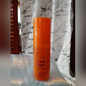 I Heart Revolution Tasty Peach Mattifying Spray - Bright Orange